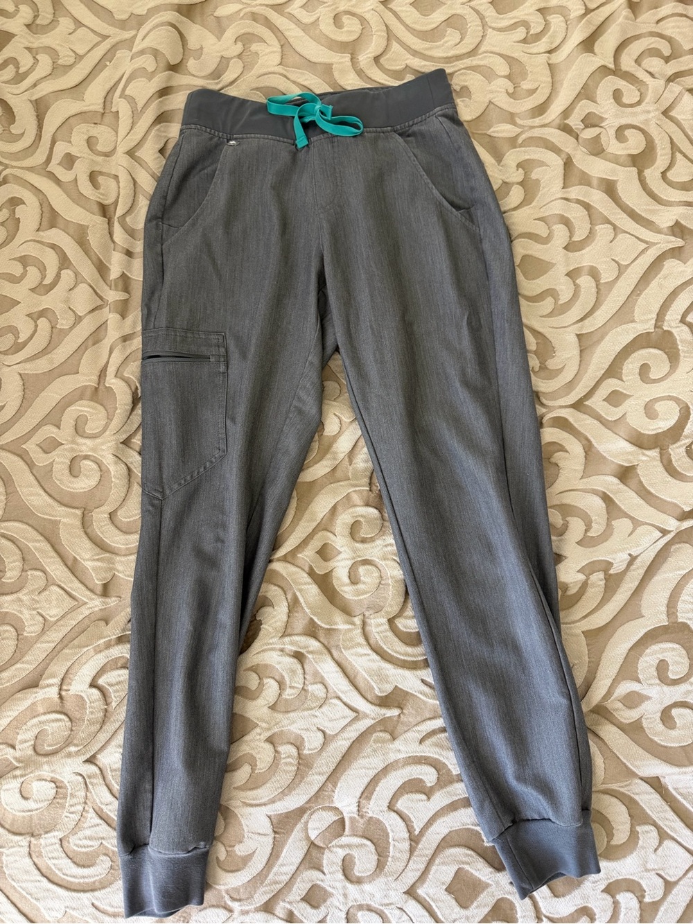 Figs Women's Gray Jogger scrub Pants